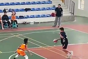 杨毅曾言：当年美国给周琦一百万，国内给周琦两千万，换你怎么选？